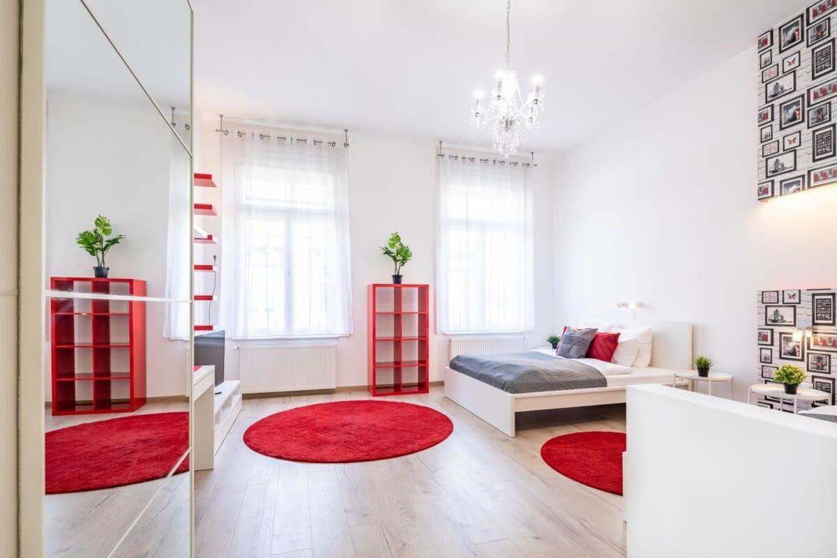 Super Convenient Apartment